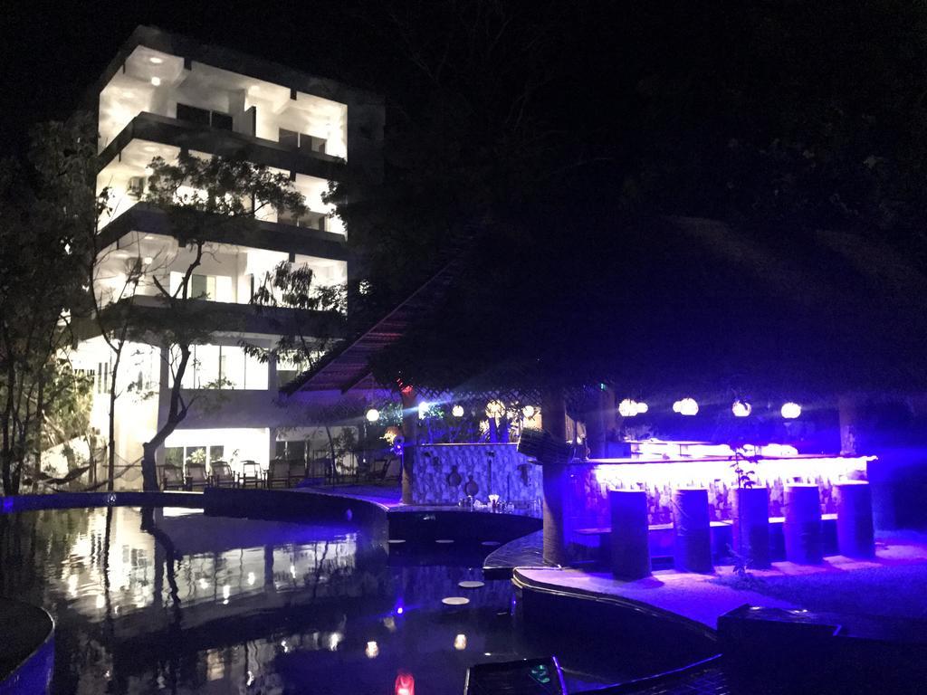 Sundaras Resort & Spa Dambulla Buitenkant foto